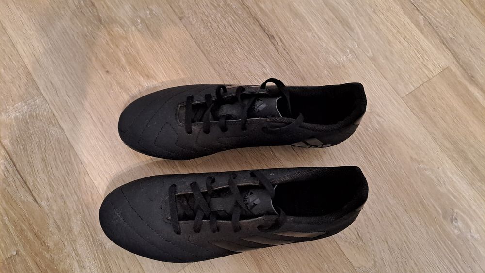 Футболни обувки Adidas  номер  41.5