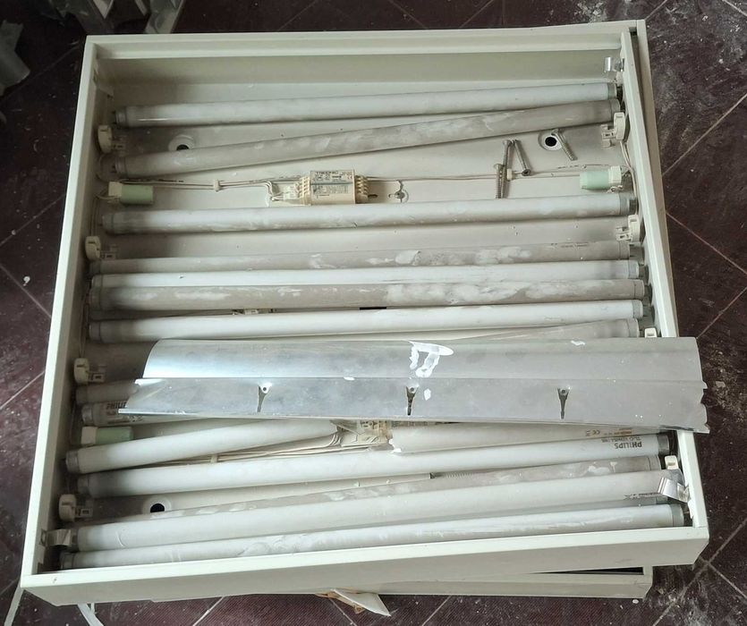 Луминисцентни осветителни тела с по 4 тръби