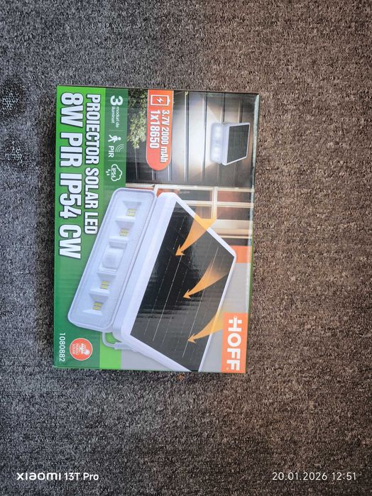 proiector  8w, lumina rece,  cu panou solar detasabil. nou, in cutie