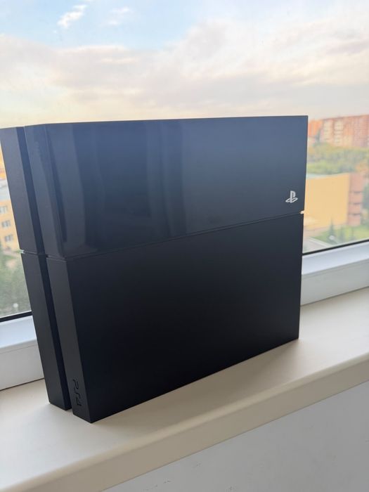 Продам PlayStation 4