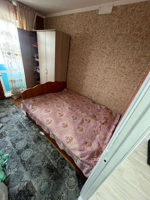 Продам двуспальную кровать. Без матраса