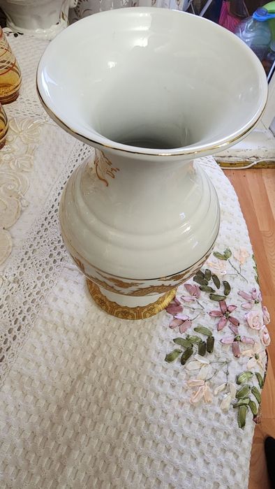 Белая Ваза из Вьтенама