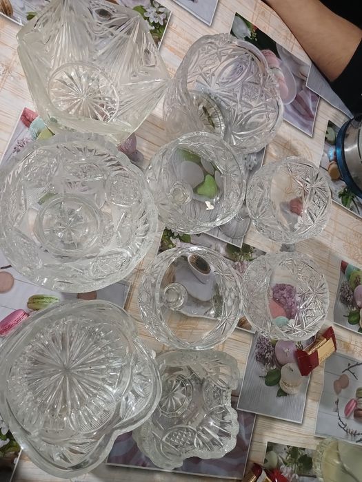 Xrustal idishlari sotiladi