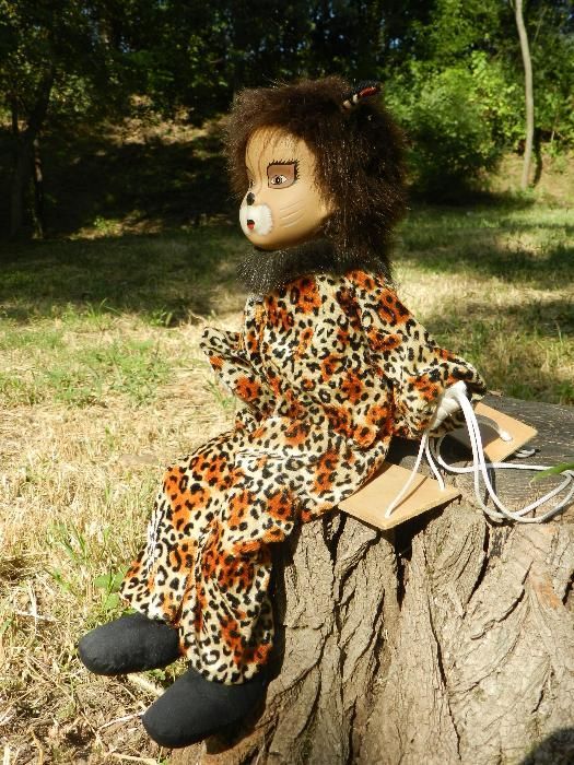 Arlechin maimutica in leagan realizat minutios ,portelan pictat -47 cm