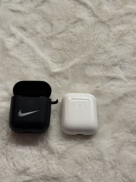 Apple AirPods 2 + cutie încărcare, stare bună