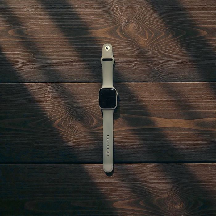 Apple Watch Series 7 GPS 45mm – Cutie originală, stare foarte bună