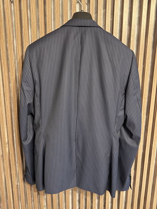 Чисто нов черен костюм на райе - размер 48