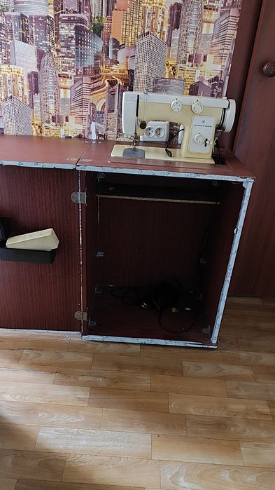 Продам швейную машинку