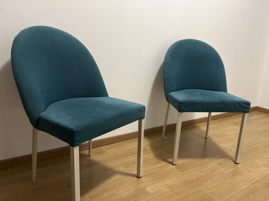 Doua scaune turcoaz