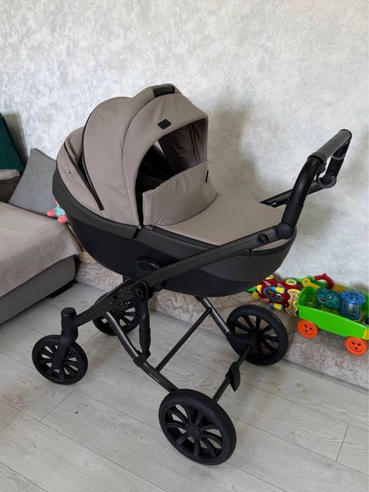 Коляска M/Type в оттенке Shall