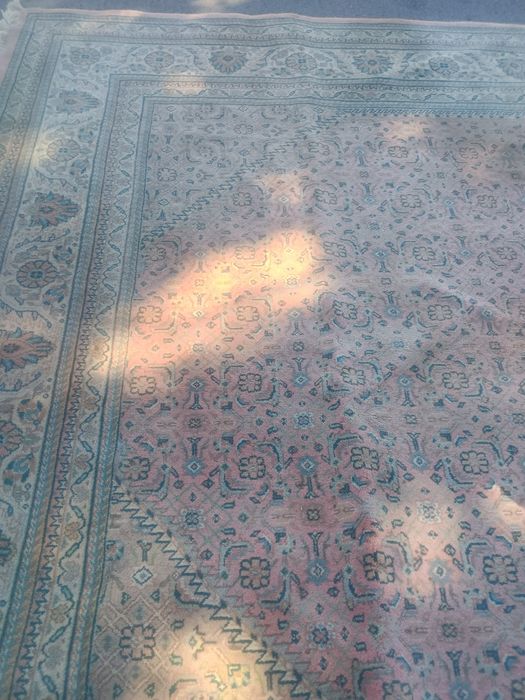 Ръчно тъкан уникален килим