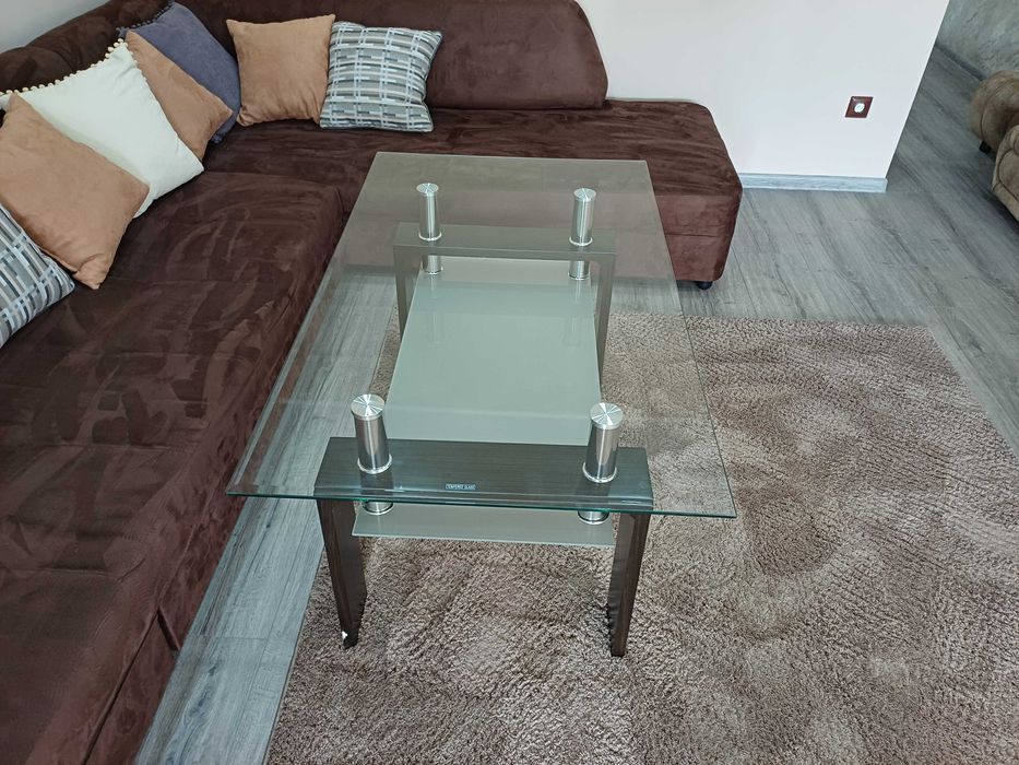 Стъклена холна маса