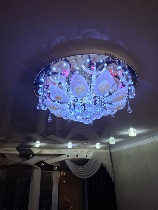 Продам люстру  на пульту