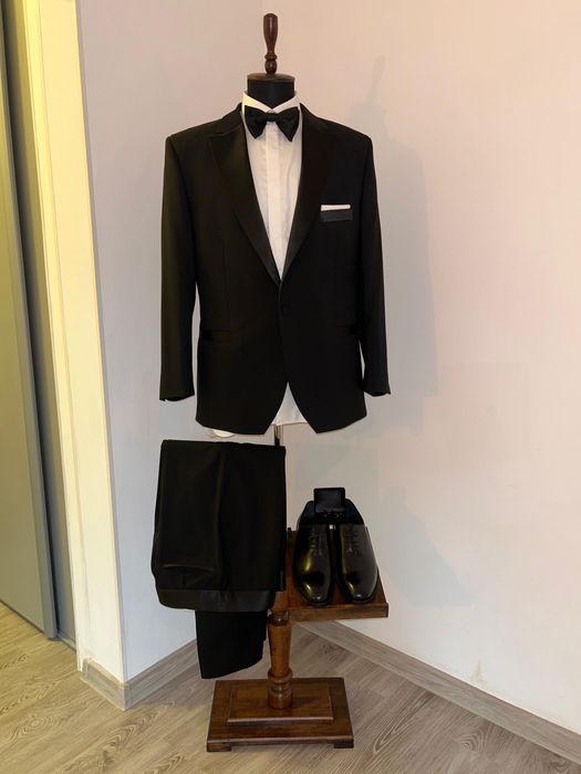 Inchiriez manechine / bust rochie de mireasa si costum de mire