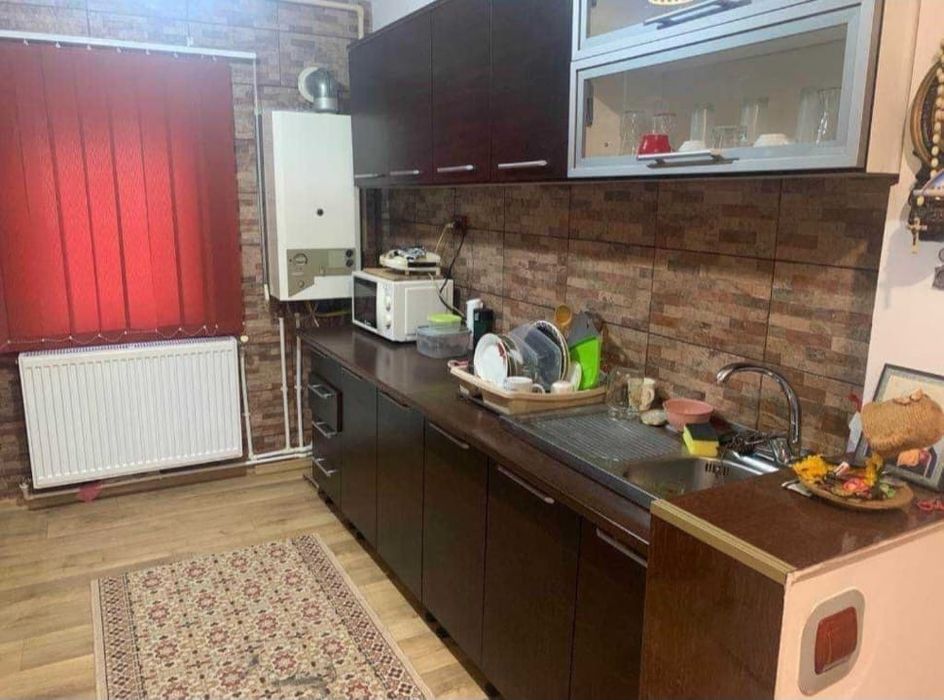 Inchiriez apartament 50 m^2