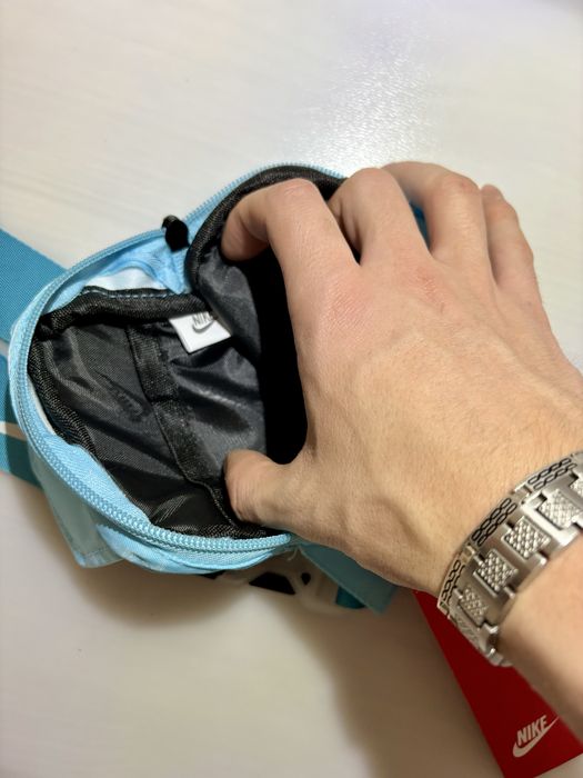 Borsetă Nike culoare albastru deschis