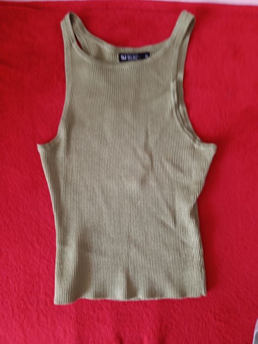 Продаю вещи в аккаунте больше