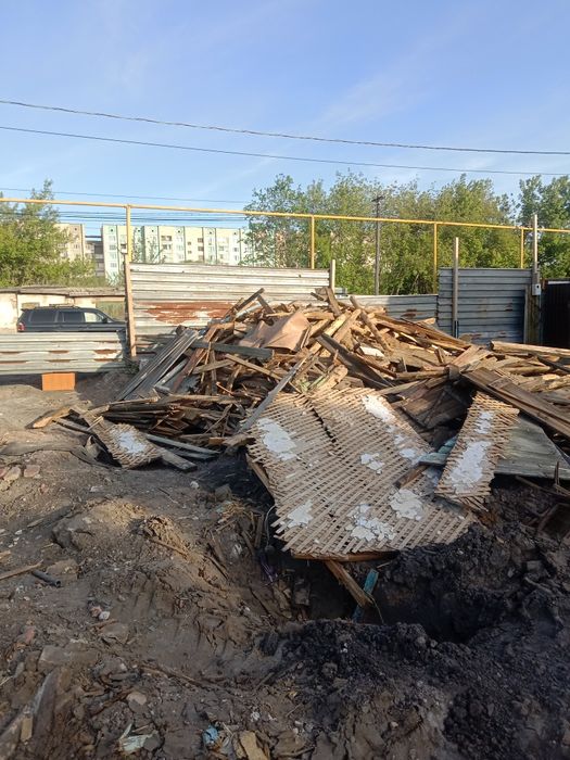 Дрова  ,доски сосновые беслатно