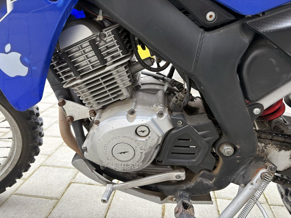 Motocicleta  yamaha 2005,125 xt in 4 timpi