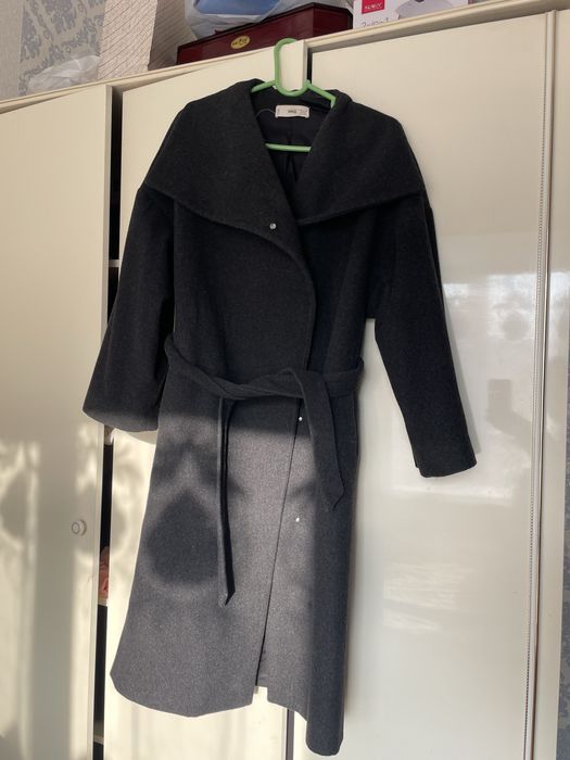 Пальто от бренда манго