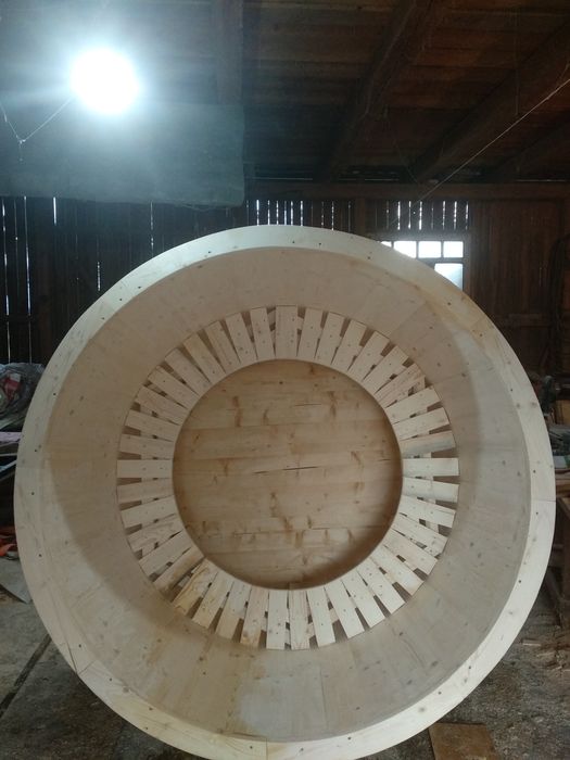 Ciubar din lemn de vanzare, hot tub, baie (6-8 persoane)