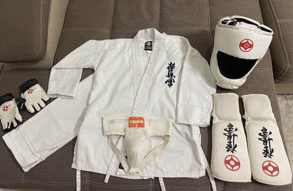 Продам кимано для каратэ.В хорошем состоянии,полный комплект