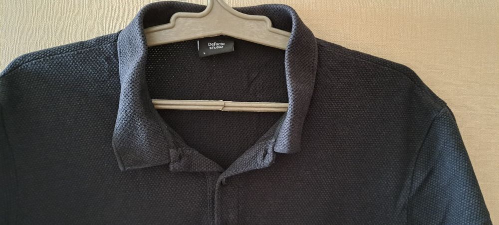 Поло , фирма де факто  Состояние отличное. Размер л