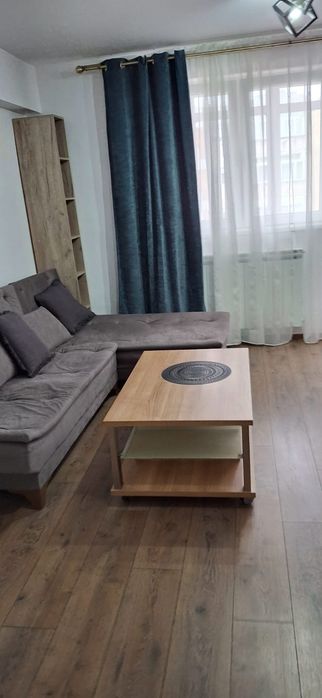 Apartament 4 camere de inchiriat