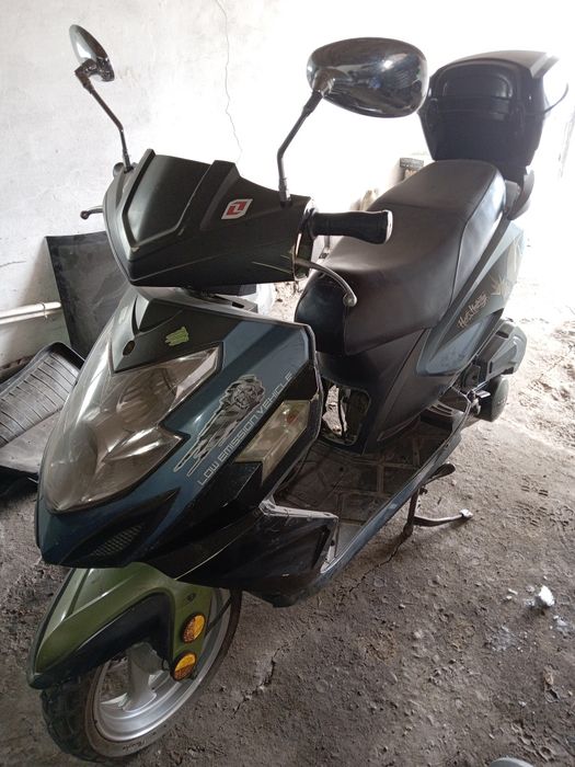 Продам скутер 150 кубовый