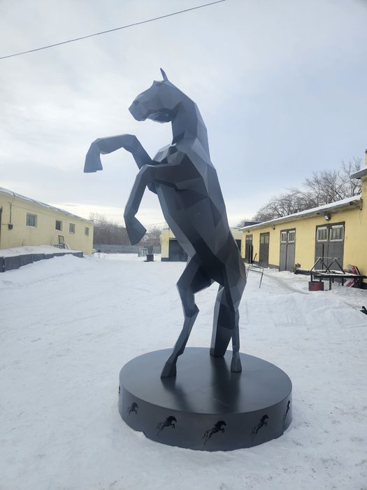 Полигональная фигура коня