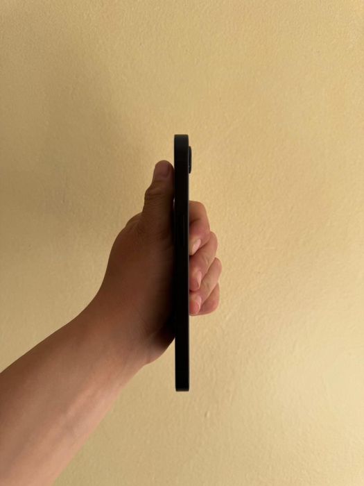 В продаже Айфон 16 Е