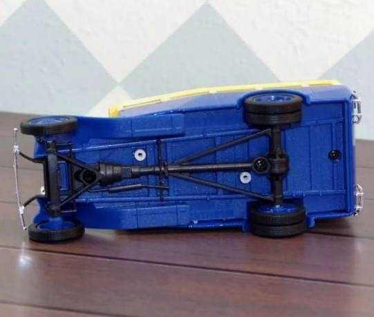 Коллекционная модель автобуса ГАЗ-03-30 ("Наш Автопром". 1:43)