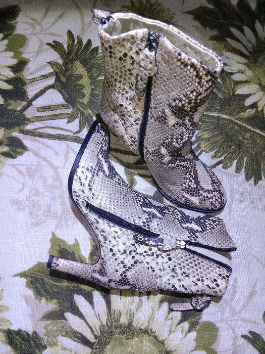 De vînzare ghete  de damă serie limitată din piele de piton pe