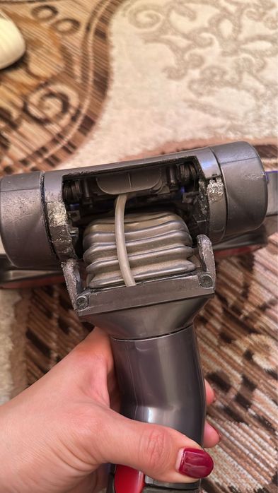 Пылесос Dyson в хорошом состояний.