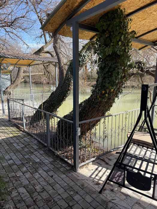 Продается дом вдоль речки бозсу