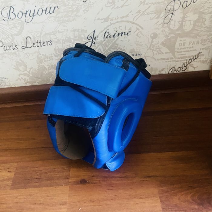 Продам шлем / перчатки 2 шт для бокса