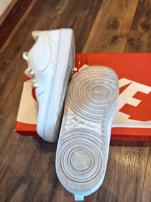 Nike бели маратонки  38