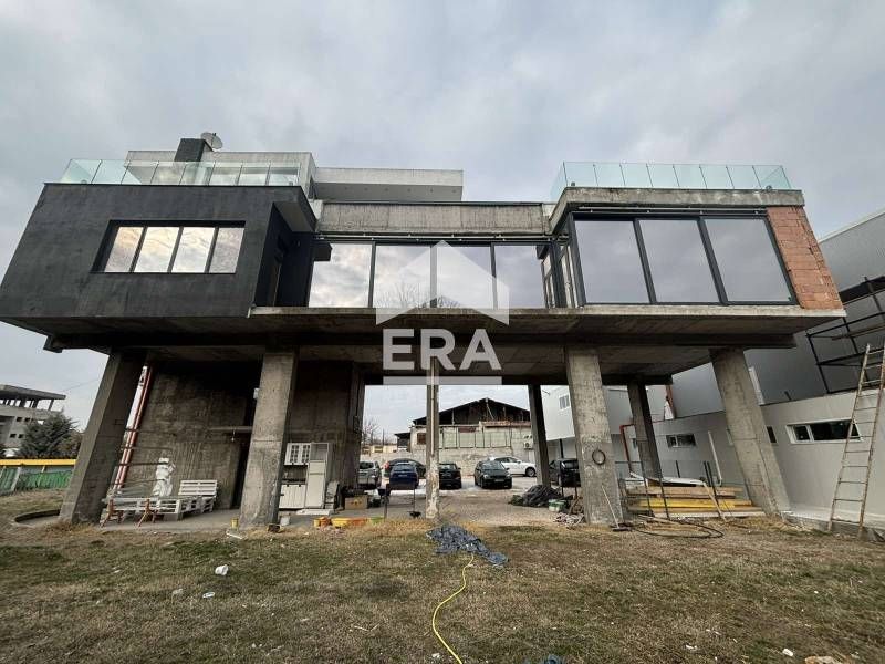 Продава се Къща в Хасково, Тракийски - 300 кв.м за 1334 €/кв.м - Снимка #1