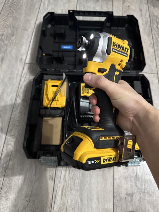 Продам шуруповерт Dewalt