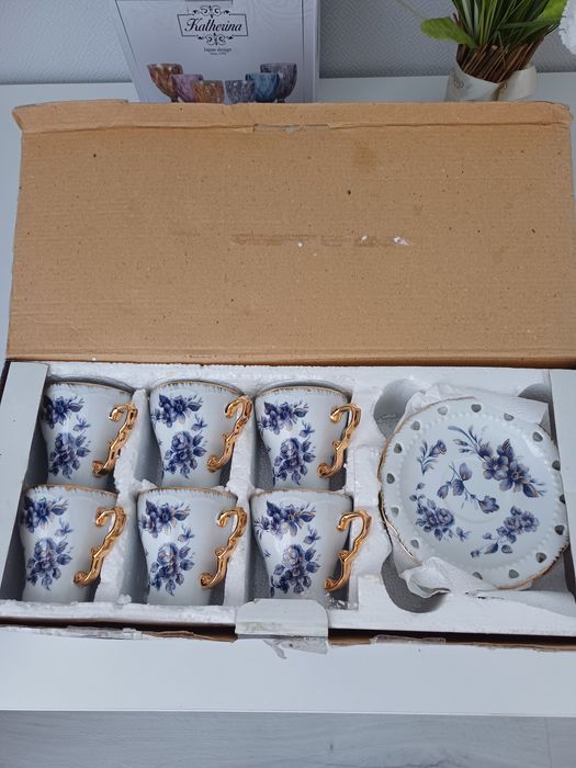 Продам чашки с блюдцами