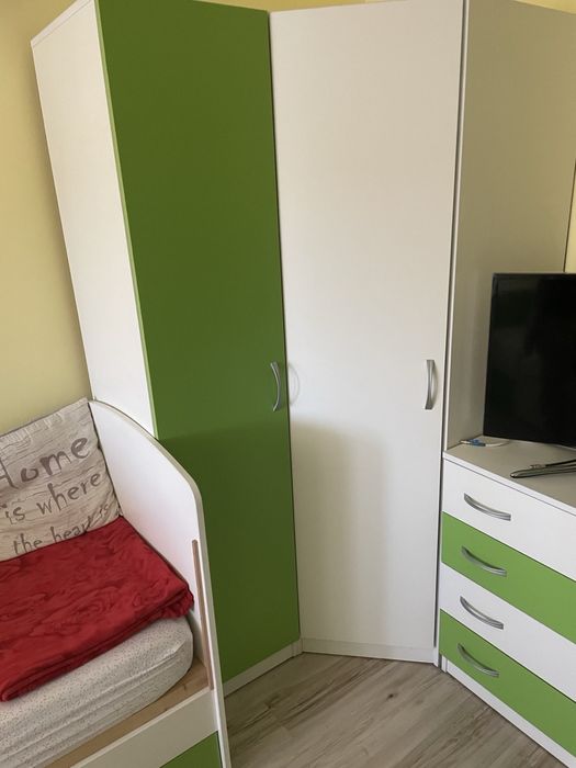 Продавам обзавеждане за детска стая