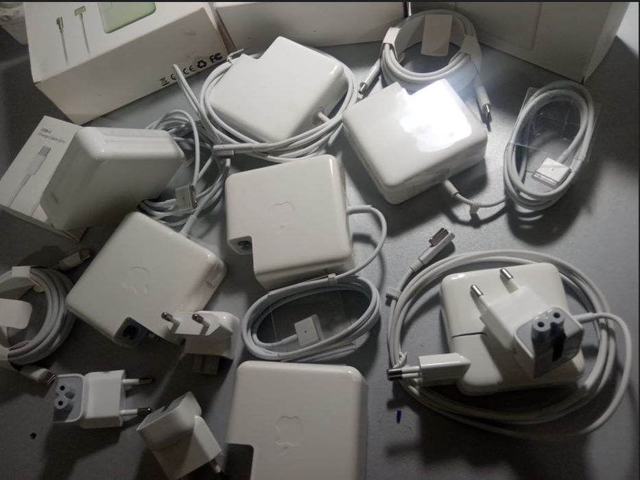 на MacBook Зарядка, блок питания