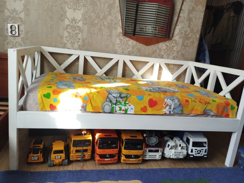 Продам кровать с матрасом  170см*90