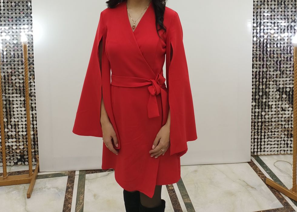 Красивое платье с необычным рукавом