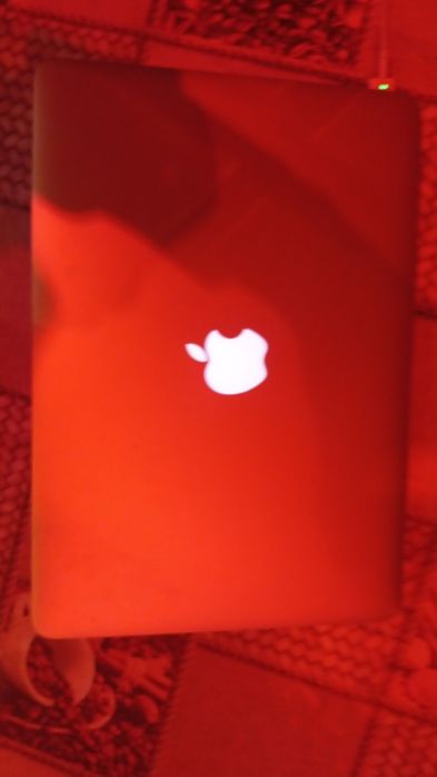 Vând MacBook.    .