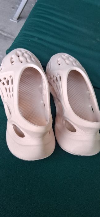 Șlapi        de         vara