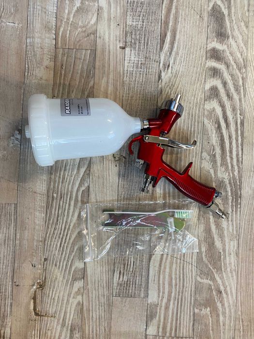 089933	Пистолет за боя горно ø1.5mm 600ml 1/4" RD-SG04