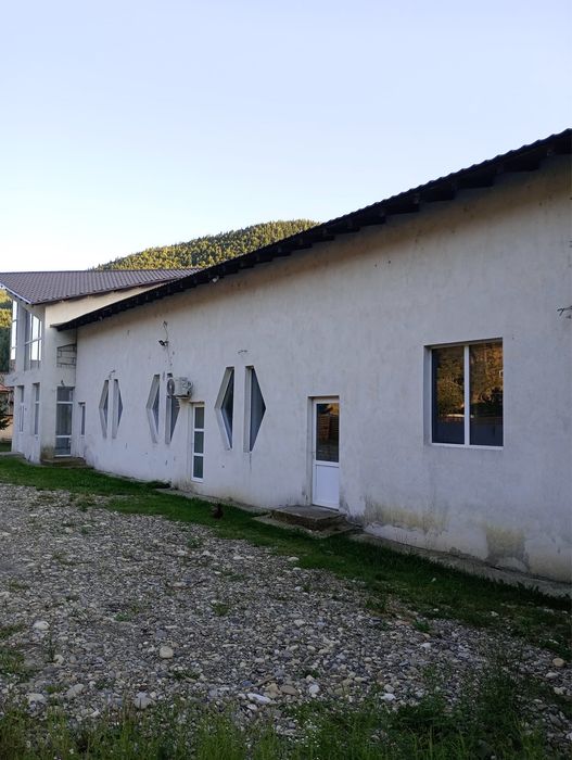 Vand sau inchiriez Hale productie ,spatii comerciale,hale depozitare
