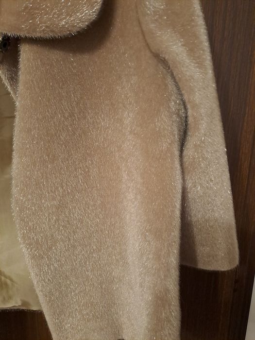 Capa bej  blana artificiala