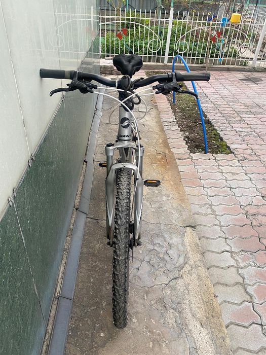 Велосипед Giant.